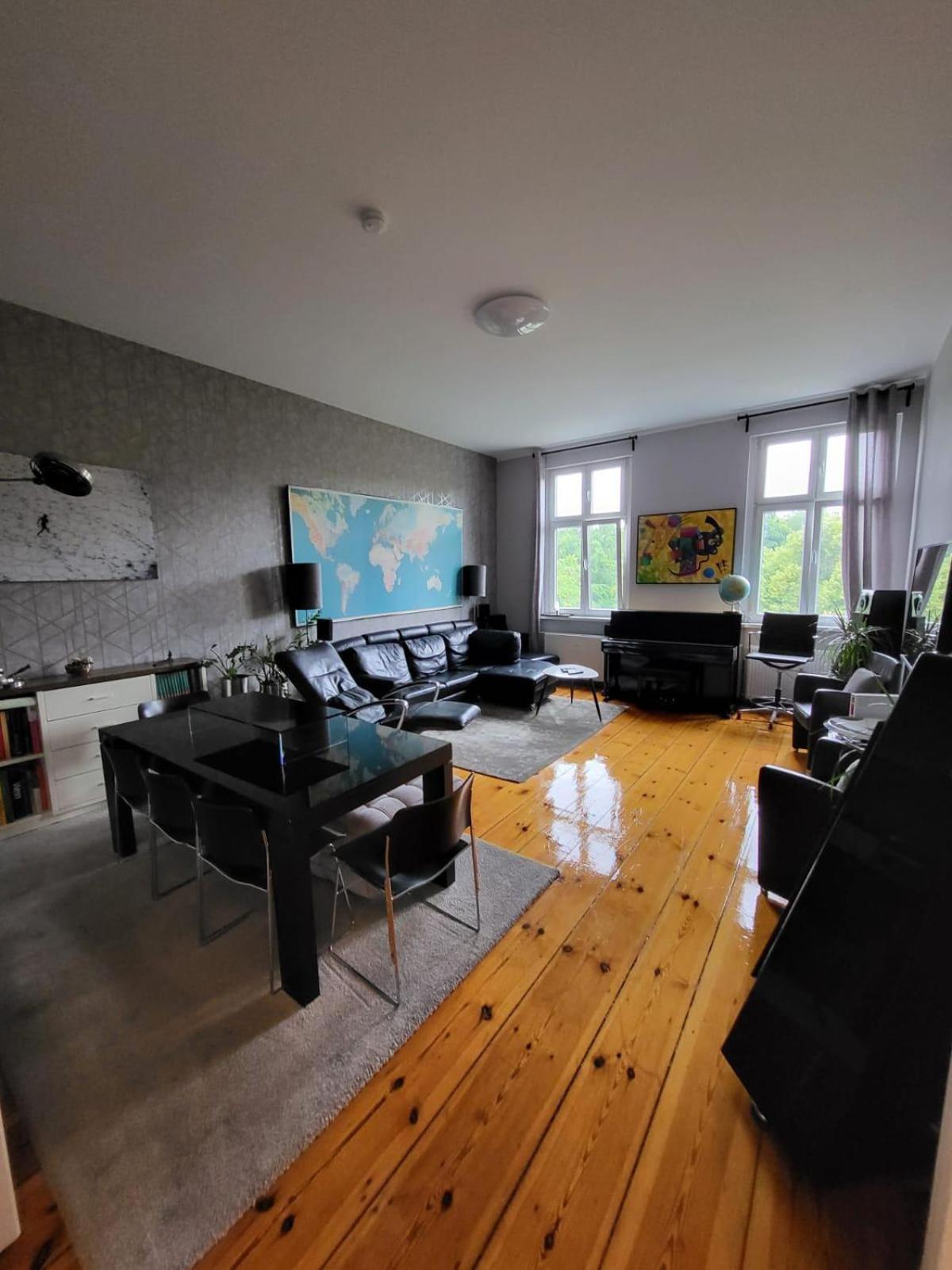 Cosy And Flat With Piano Berlijn